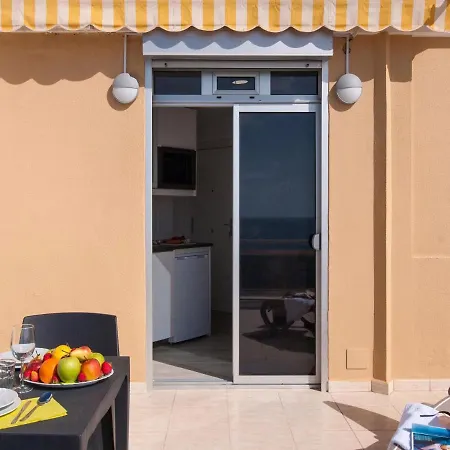 Antoinette - Las Canteras Las Palmas
